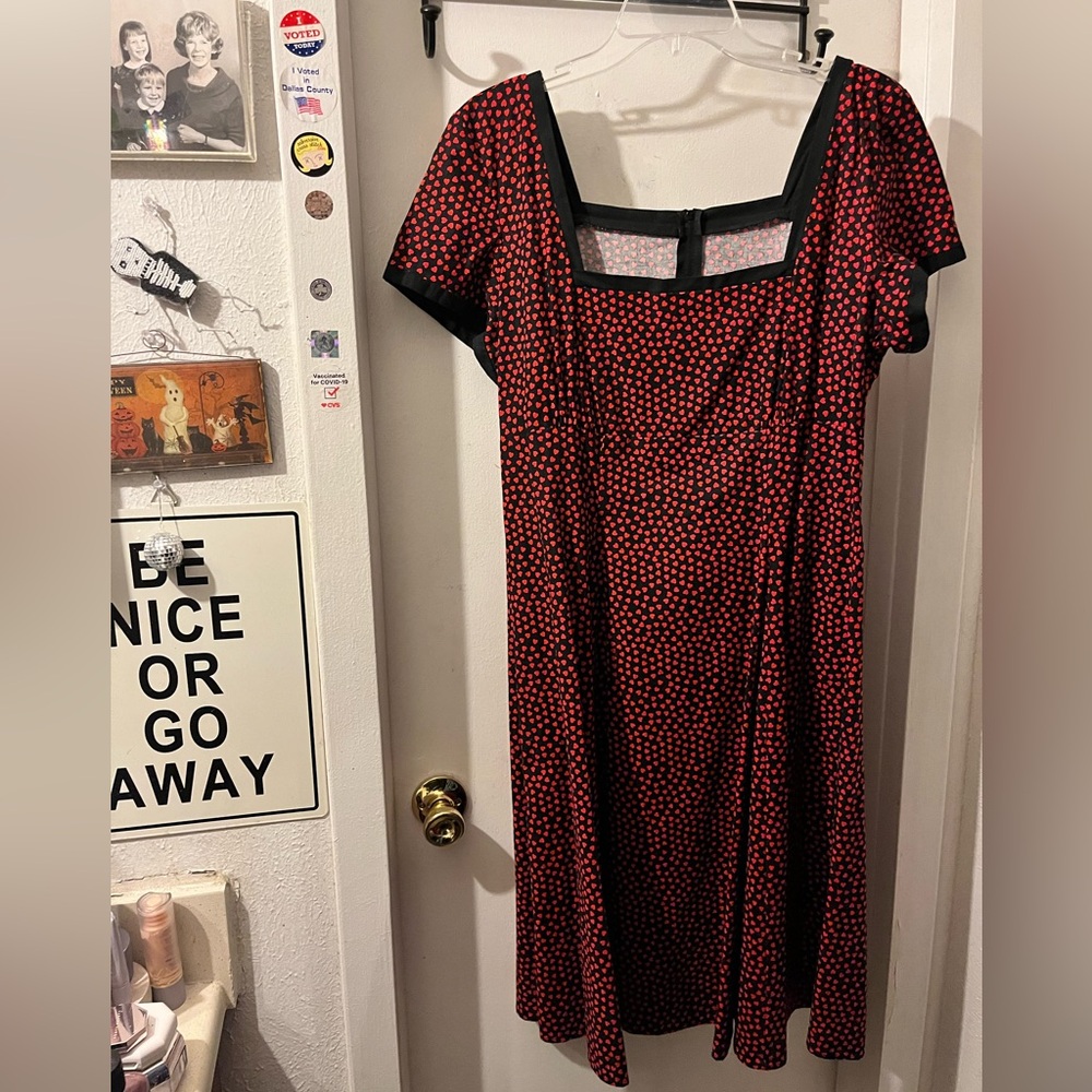 Heartbreaker- size XXL- bk w/ red hearts, back zip & ties,  swing. EUC.